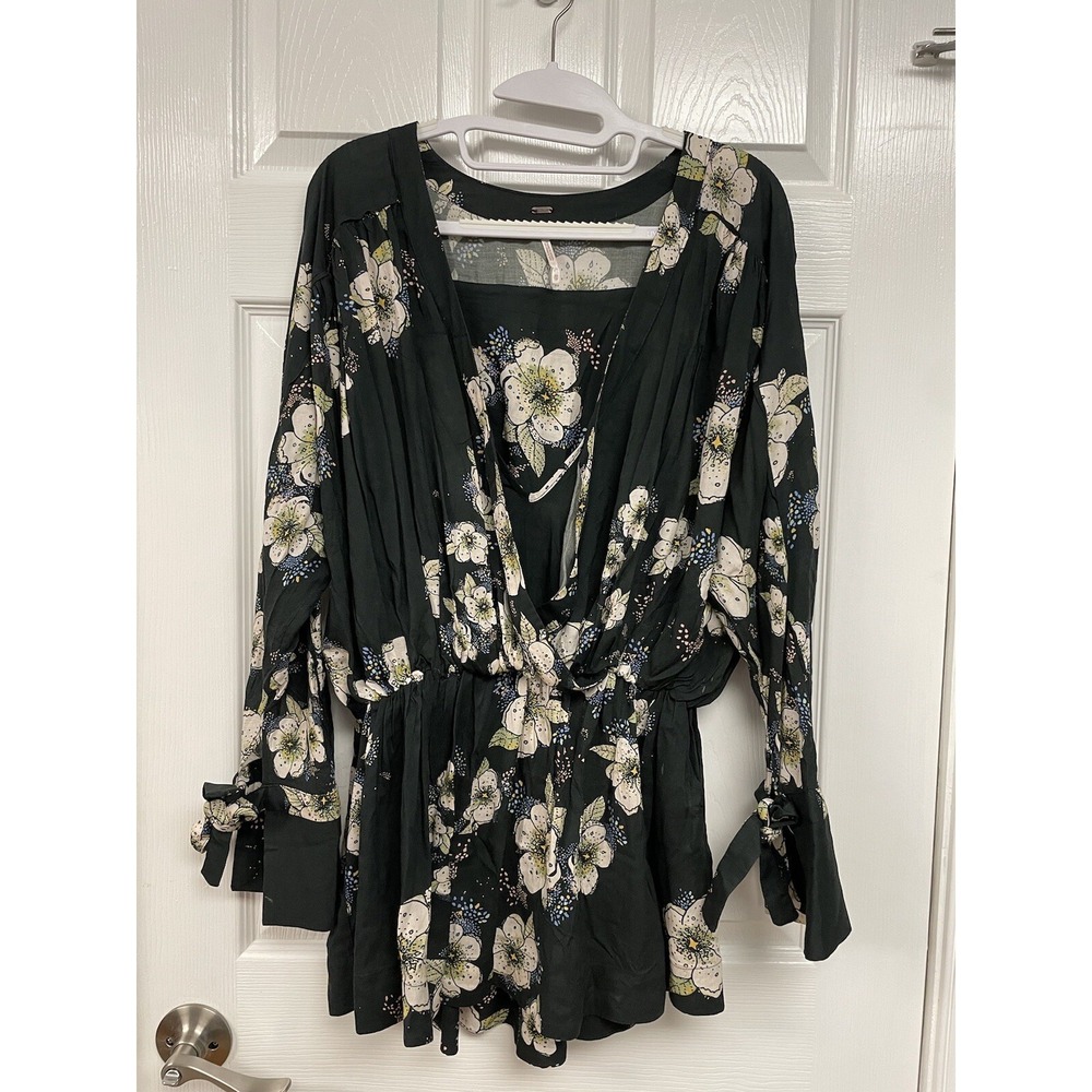 Free People floral kimono top gathered Blouse XS Black